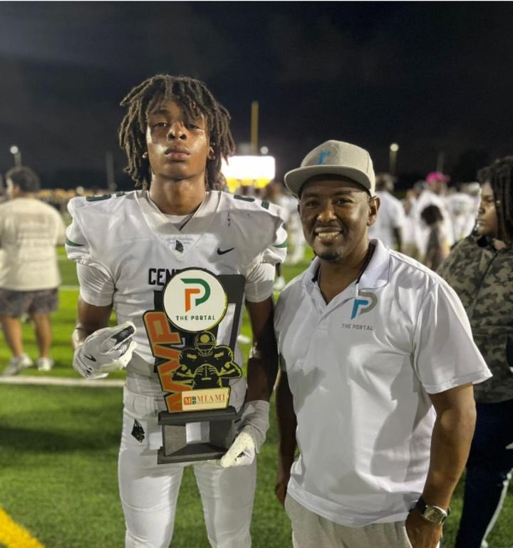HPerryJr5's tweet image. Won @ThePortal305 MVP last night… ISLAND BOY 🏝️👎🏾