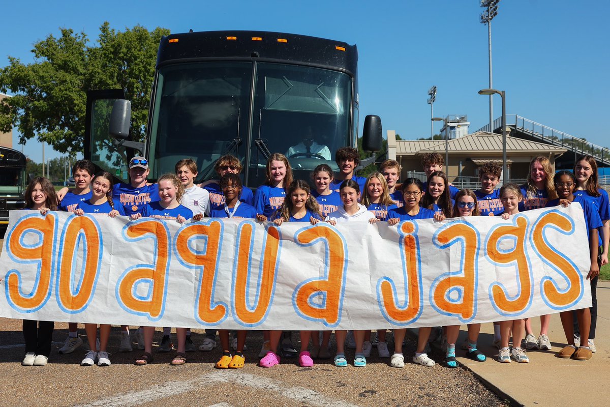 PullenAshley19's tweet photo. Aqua Jags are on the road to North Half today!! Let’s go, Jags!! #swimlikeajaguar @carmody_bridget @MC_BIGBLUE https://t.co/ebruDLirio