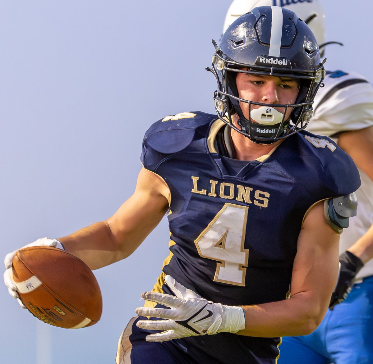 JavierJMorales's tweet image. .@FrognFirkinAZ Football Friday: Times, they are a changing - Southern Arizona was once a haven for high-producing running backs. Now, quarterbacks are emerging at a greater rate. @PRCAFootball QB @JacobNewborn1, who accounted for five of the Lions' TDs in last night's 42-14 win…