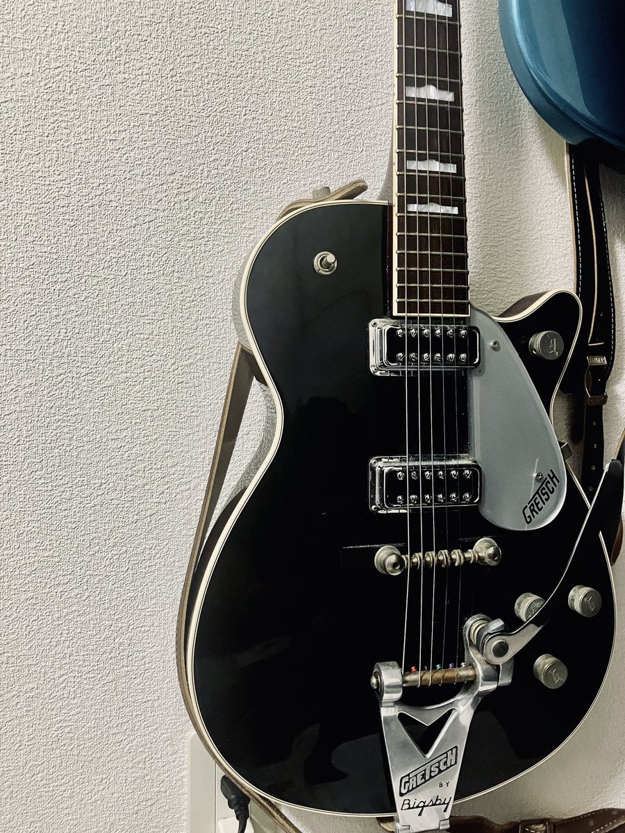 640akirato's tweet photo. 壁にかけるだけで額装された美術品のような佇まい。(昨日の答え合わせ)
#gretsch #G6128-57 #DuoJet (w/ TV Classic DeArmond pickups) https://t.co/Qf5pVzlWKF
