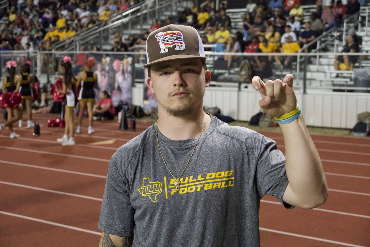Along The Wire (@bdammone) on Twitter photo <a href="/bosanko_caden/">caden.bosanko</a> popped out to support his alma mater <a href="/_ECFootball/">EC Hornet Football</a> team. Was good catch up with him. #ATW #satxhsfb <a href="/STX7v7/">STX7v7</a> <a href="/DEFCONTX7v7/">DEFCON 1 TEXAS 7v7</a> <a href="/bosanko_caden/">caden.bosanko</a> popped out to support his alma mater <a href="/_ECFootball/">EC Hornet Football</a> team. Was good catch up with him. #ATW #satxhsfb <a href="/STX7v7/">STX7v7</a> <a href="/DEFCONTX7v7/">DEFCON 1 TEXAS 7v7</a>