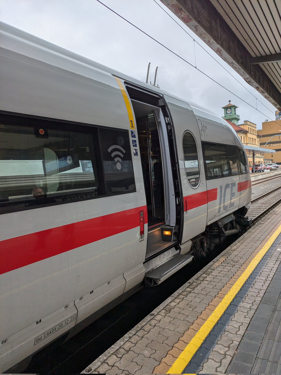 After a 190 minute delay on #SJ and about an hour on #ÖBB, I'm loving #DB's #ICE train 🚄
More like this please EU!
#transport
#miljövänlig