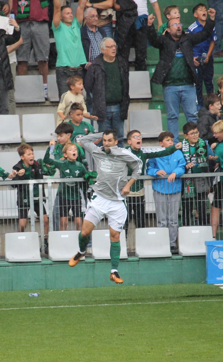 museoRCF1919's tweet photo. Ahora hablemos de cosas importantes….
Siente al @racingferrolsad como quieras… 
Pero siéntelo como @alexlopezs8.
💚💚💚 https://t.co/3VO3vAkiOf