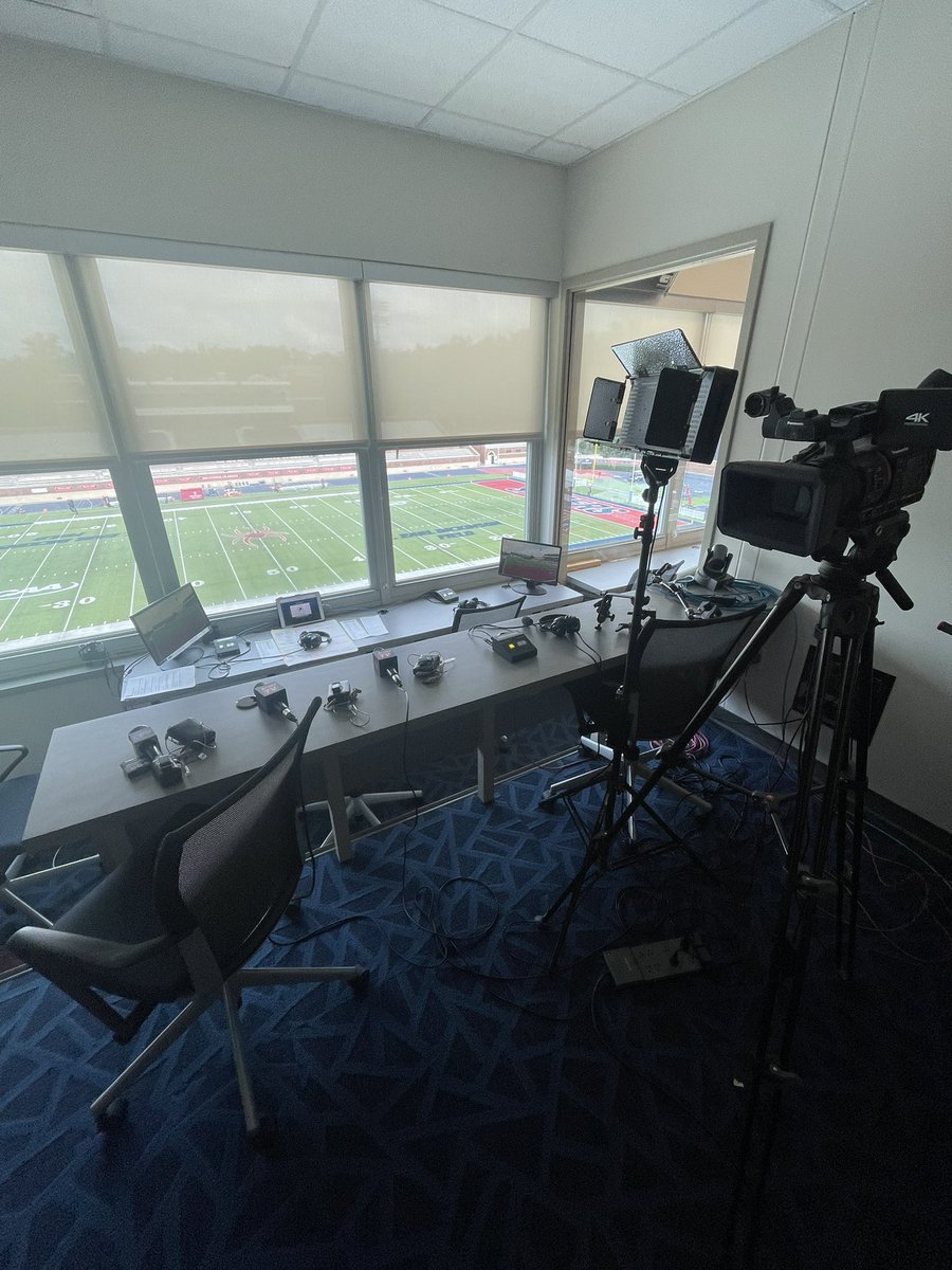 spidervoice's tweet photo. Great to be back home in the @Spider__TV booth! It’s @CAAFootball as @Spiders_FB hosts @NCATFootball. Catch @Spiderlegz12 @CBS6SportsSean &amp; me 2p @FloFootball or @rfish15 @spider1 on @ESPNRichmond and here ⬇️

https://t.co/WUxeVeOIiv https://t.co/k60QyDYmTY