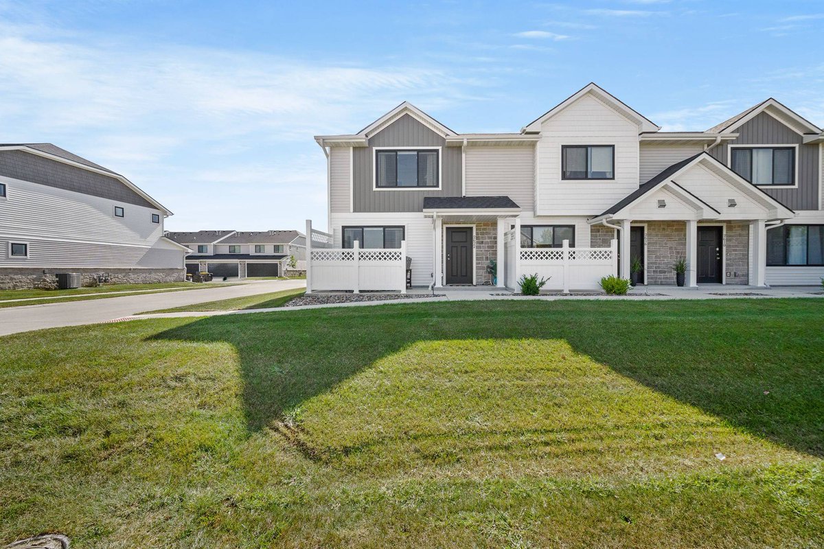Joe__Hand's tweet image. 2622 SE Osier Avenue, West Des Moines, IA 50265 just hit the market! Great end unit with 3 bedrooms, 2.5 bathrooms, 2 car garage and low HOA dues.  
goldfinchiowa.com/d8rbi2wi