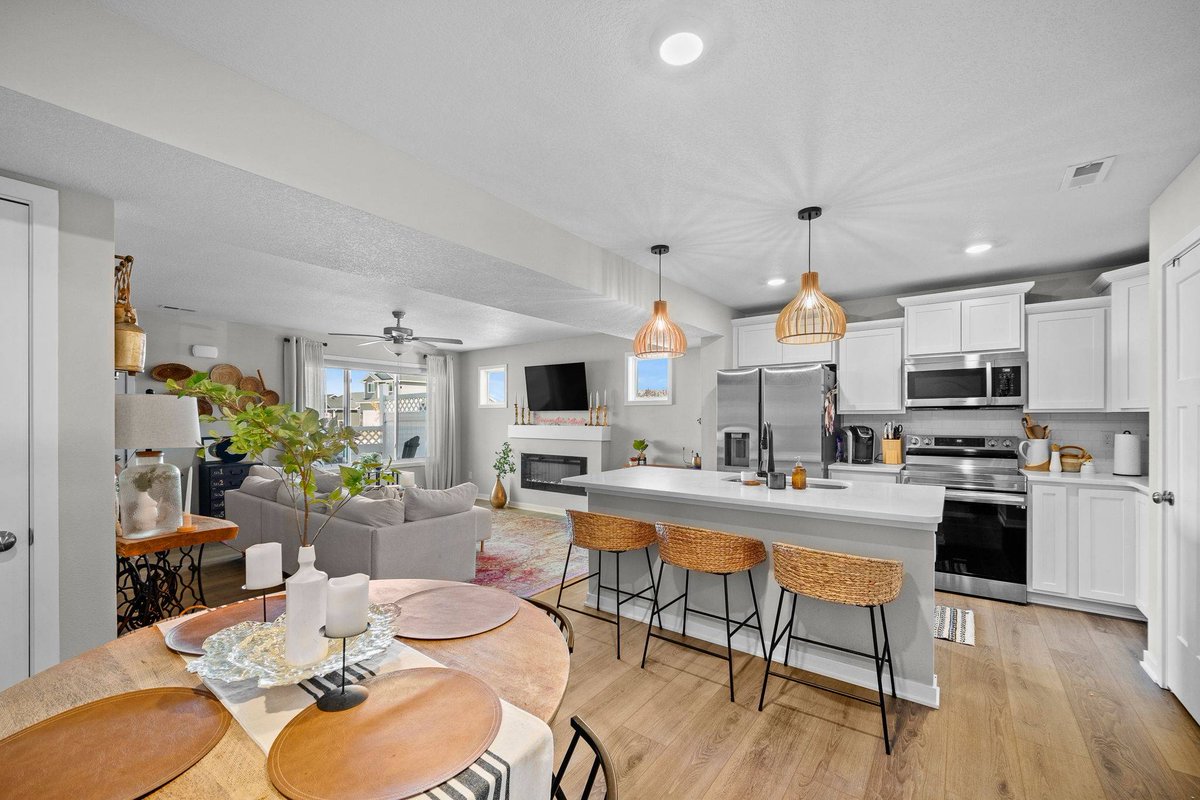 Joe__Hand's tweet image. 2622 SE Osier Avenue, West Des Moines, IA 50265 just hit the market! Great end unit with 3 bedrooms, 2.5 bathrooms, 2 car garage and low HOA dues.  
goldfinchiowa.com/d8rbi2wi