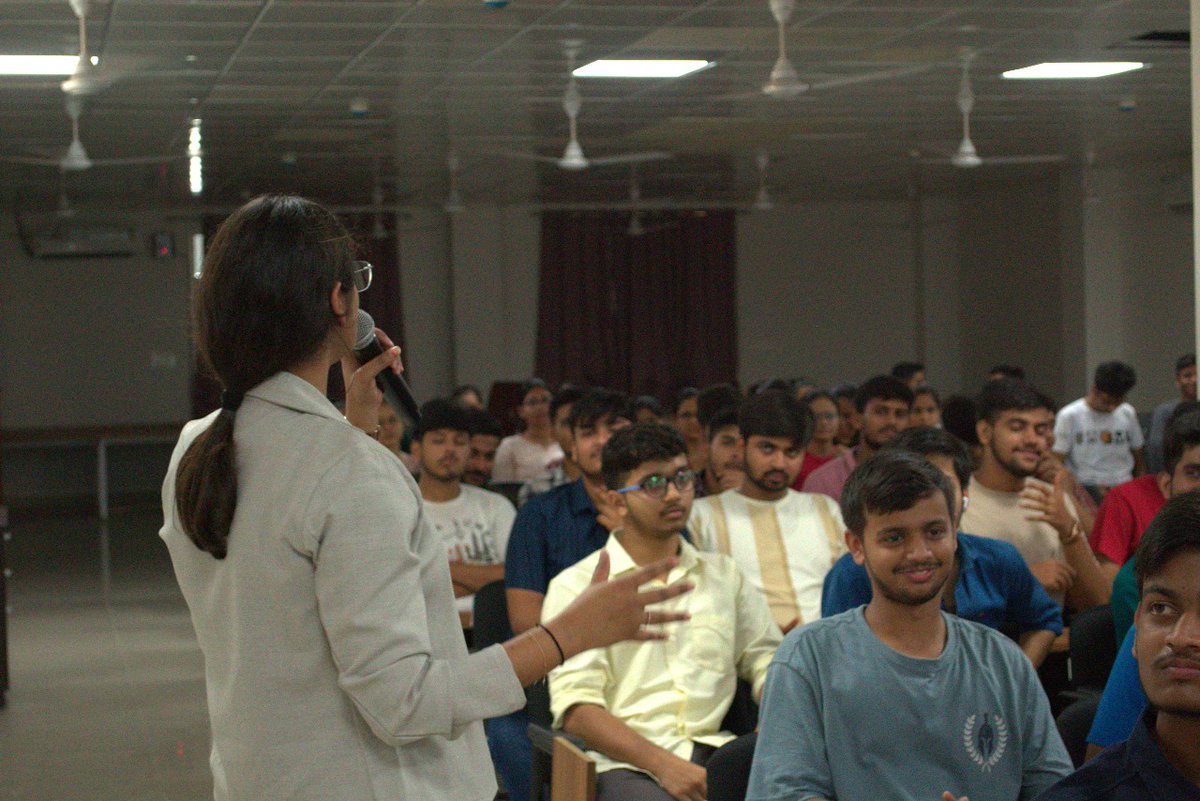 iet_lucknow's tweet photo. A heartfelt thank you to Aditi Pandey from @psycheneers  for her powerful talk on #mentalhealth, organized by Whiteboard &amp; WEC. Her insights on resilience, stress management, and self-care inspired us all. https://t.co/zgNnTZQ2we
