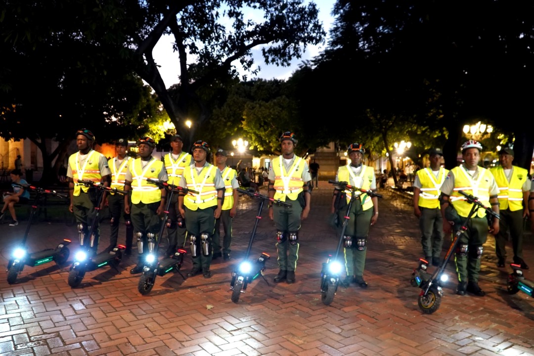 ElDia_do's tweet photo. DIGESETT relanza agentes en patinetas en la zona colonial https://t.co/0J4GkZ8SHr #DIGESETT #PATINETAS #Politur https://t.co/t1HIzHhjEC