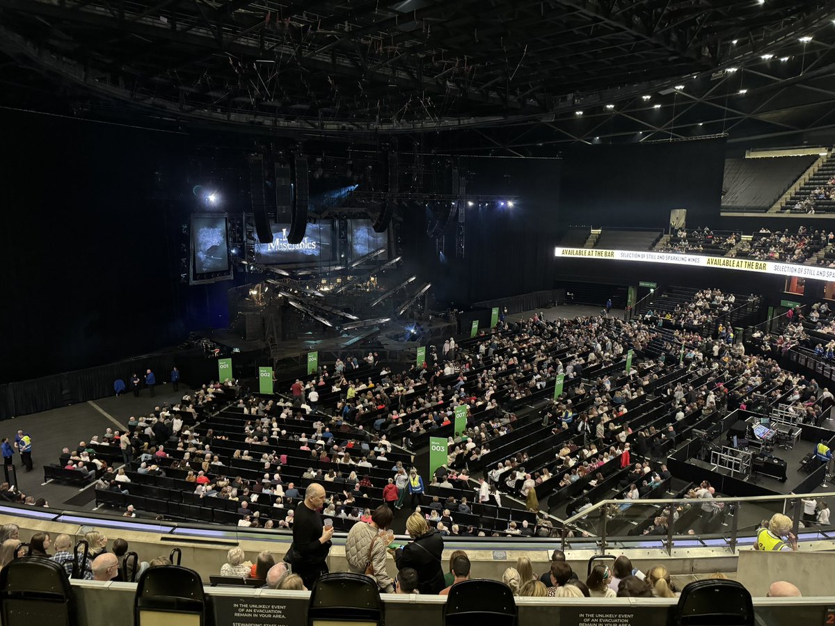 Thank you, <a href="/mrmichaelball/">Michael Ball OBE💙</a>, for an outstanding afternoon performance of <a href="/lesmisofficial/">Les Misérables</a> at <a href="/OVOHydro/">OVO Hydro</a>. Seeing you singing again after our last theatre visit many years ago to <a href="/HairsprayLondon/">Hairspray - West End</a> was brilliant and brought back lovely memories! Well done to all at #LesMiserables ❤️