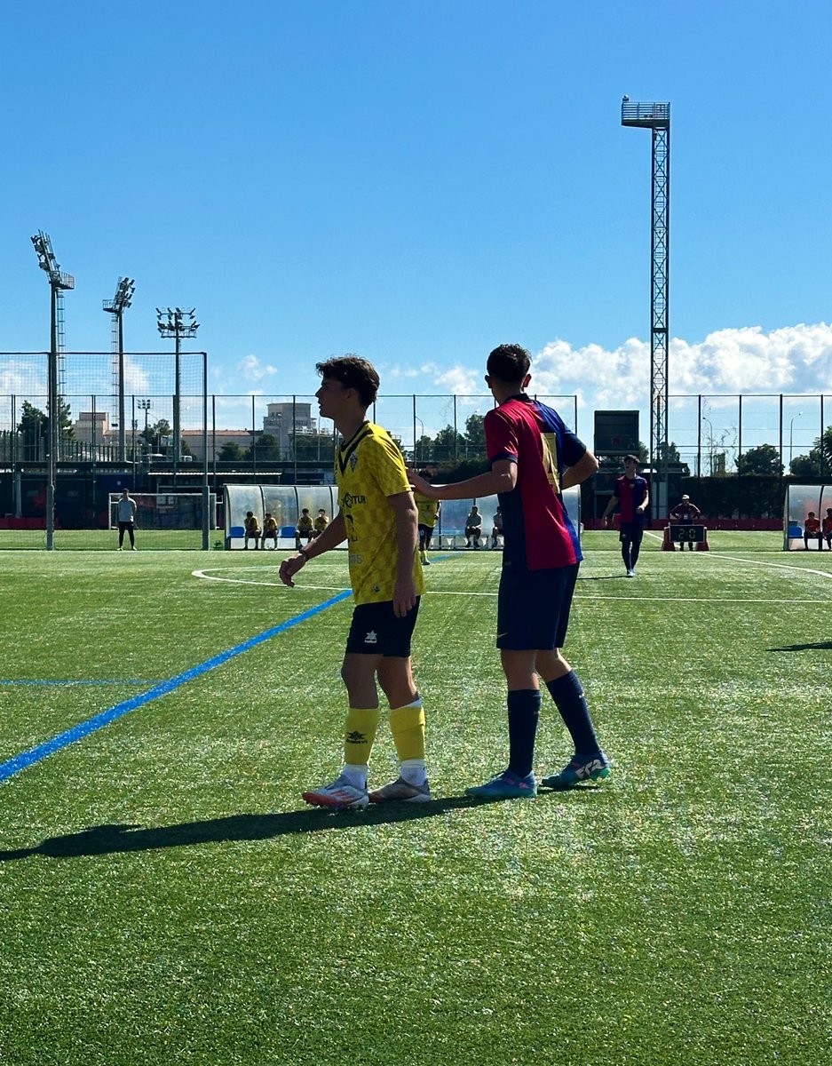 ESSTours's tweet image. Today we have come to the Ciutat Esportiva Joan Gamper to enjoy the match between @FCBmasia and @cfbadalonasad U16 División de Honor where we have two #ESS former players. Good game Marcel &amp;amp; Biel!! 🤟🏽⚽️🏟️ #ESSPlayers