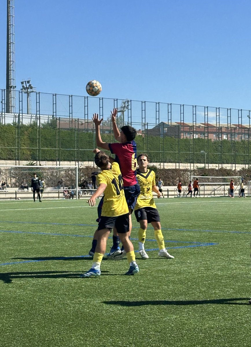 ESSTours's tweet image. Today we have come to the Ciutat Esportiva Joan Gamper to enjoy the match between @FCBmasia and @cfbadalonasad U16 División de Honor where we have two #ESS former players. Good game Marcel &amp;amp; Biel!! 🤟🏽⚽️🏟️ #ESSPlayers