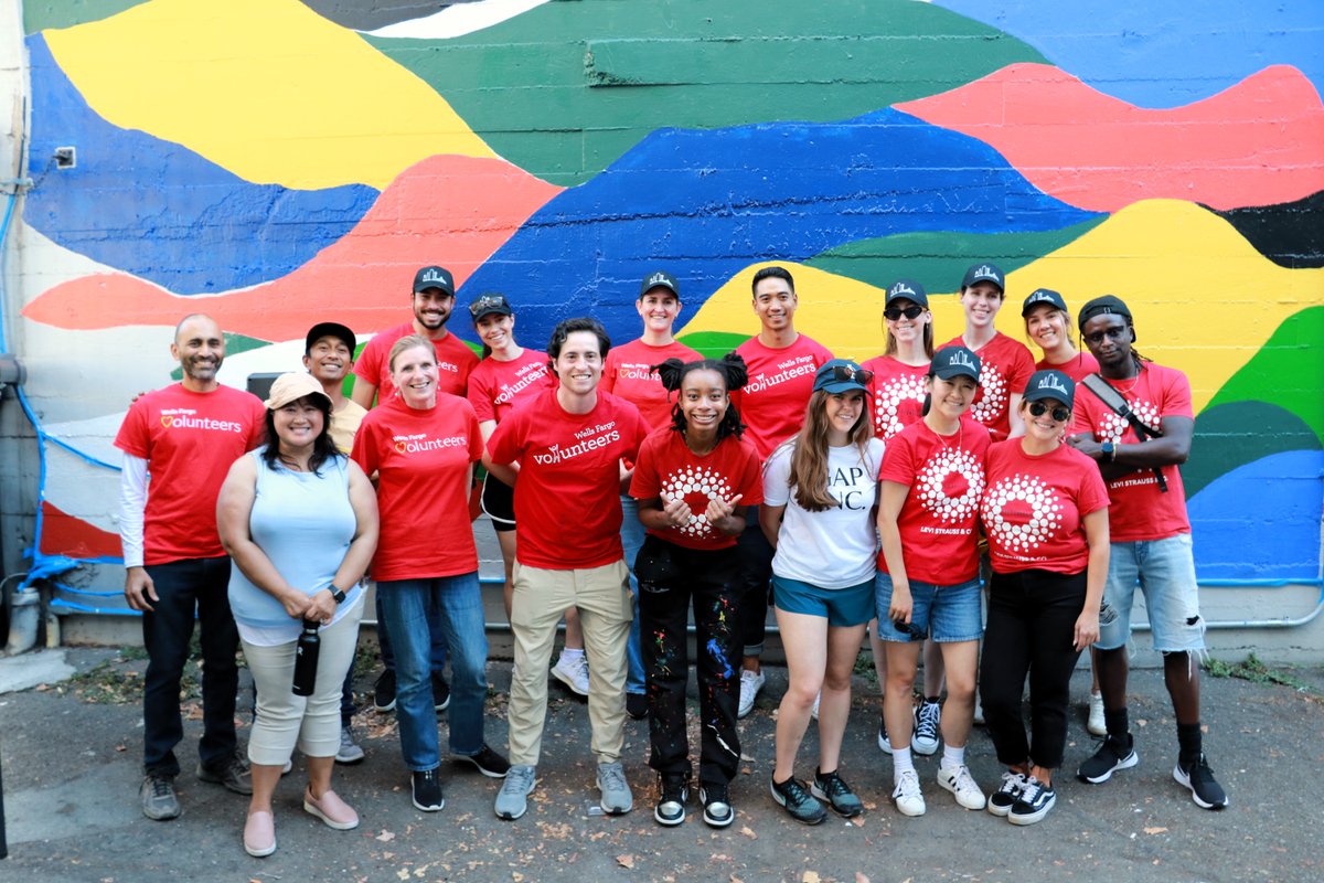 vetshelpingvets's tweet image. We are grateful to this coalition who painted our SF Service Center. Our parking lot got some much-needed love with a mural that brightens up our community! Thank you for supporting Bay Area veterans and #SFDowntown. 

#supportvets
@HandsonBayArea
@LeviStraussCo
@WellsFargo
@Gap