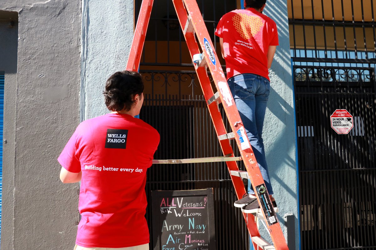 vetshelpingvets's tweet image. We are grateful to this coalition who painted our SF Service Center. Our parking lot got some much-needed love with a mural that brightens up our community! Thank you for supporting Bay Area veterans and #SFDowntown. 

#supportvets
@HandsonBayArea
@LeviStraussCo
@WellsFargo
@Gap
