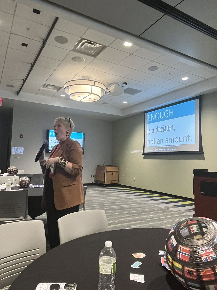 Allison - Mis Clases Locas tweet media