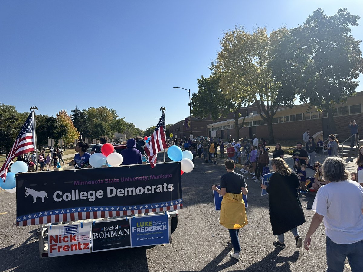 NickAFrentz's tweet image. Maverick Homecoming!! Everyone is here showing SERIOUS pride in all things @MNSUMankato   Glad to join @RepLFrederick and @MinnesotaDFL and all our rowdy friends on the parade route! #mnleg #HornsUp