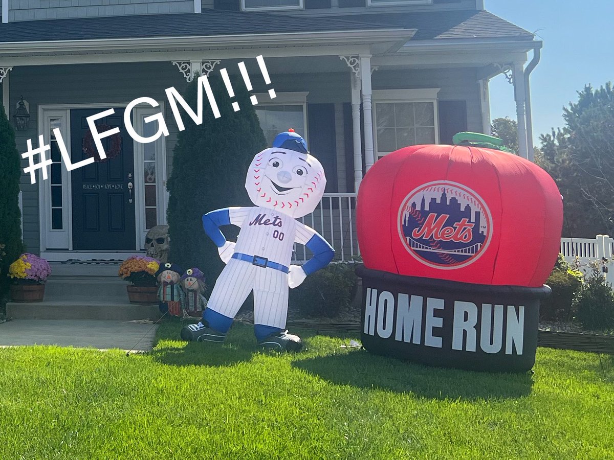 richhaber's tweet photo. Front lawn is ready for @Mets in the #NLDS @MLB @SNY_Mets @SNYtv @The7Line @HowieRose #LGM #LFGM 

Let’s goooo!!!! https://t.co/spaP5sOE4j