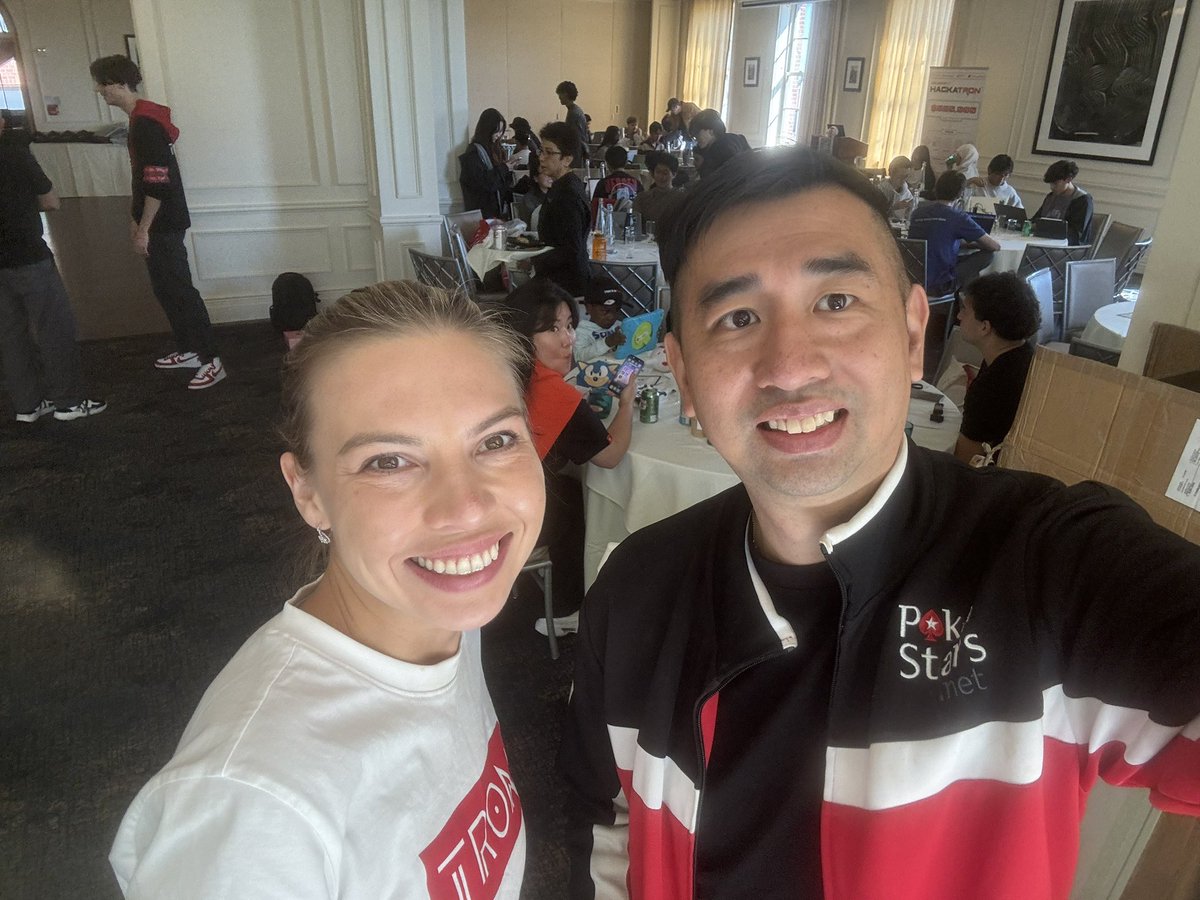 NFTfarming1's tweet image. With the smart people at Columbia @trondao #HackaTRON @iBeatWallStreet @St3venTRON @Yummart #love @xenitravel