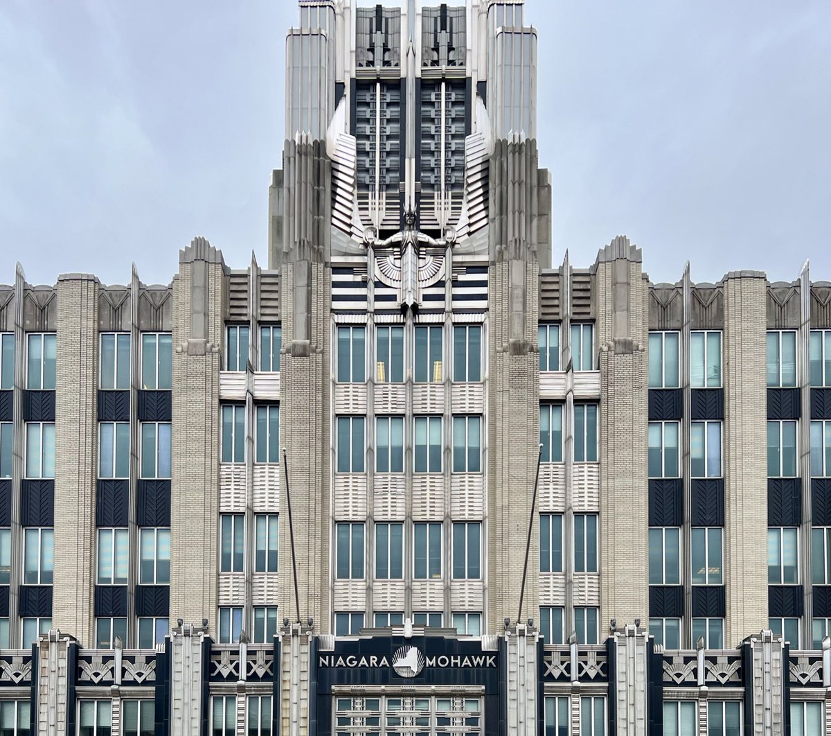 gmoult's tweet image. no art deco building has ever gone harder