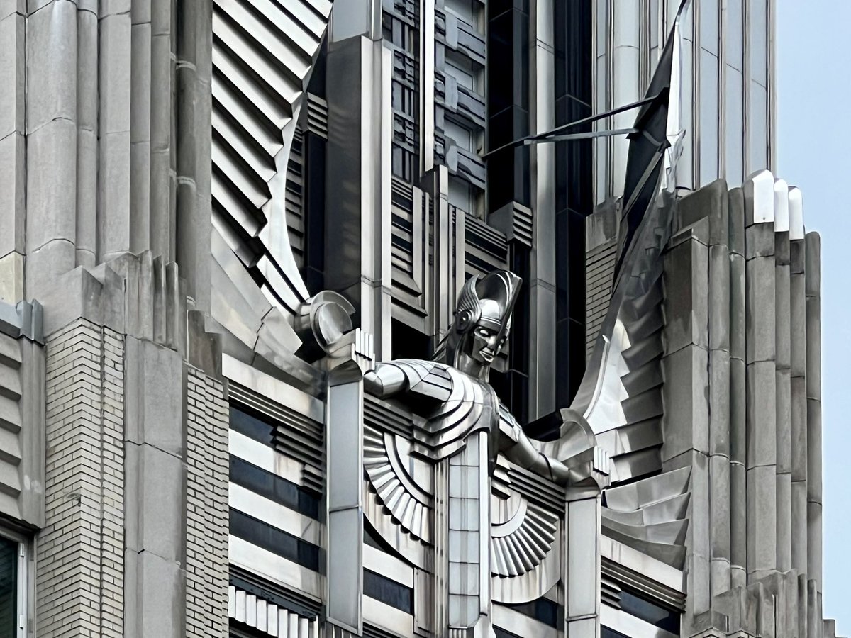 gmoult's tweet image. no art deco building has ever gone harder