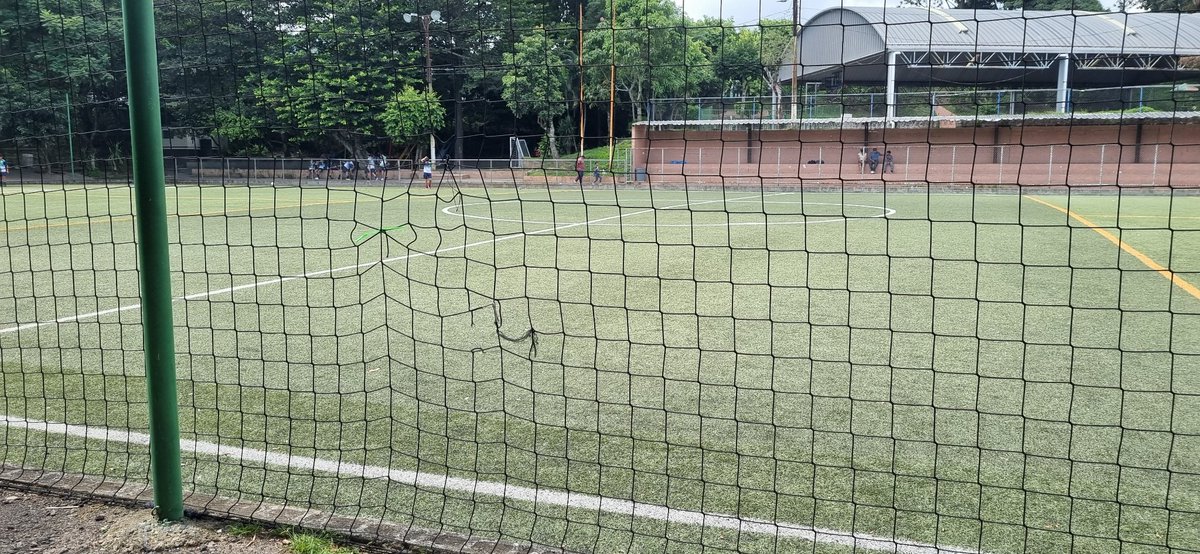 Bessy_Rios's tweet photo. Fin de semana de fútbol, ahora en nueva casa con #GambetaFC federados en ADFA La Libertad, encuentro U 14 ante #SantaTeclaFC en las canchas del complejo deportivo La Sultana del municipio de @AlcaldiaAntiguo por cierto ña @milagro__navas está excelente la cancha y gracias por prestarla para la federación ADFA La Libertad #FútbolMood #MamáFutbolera