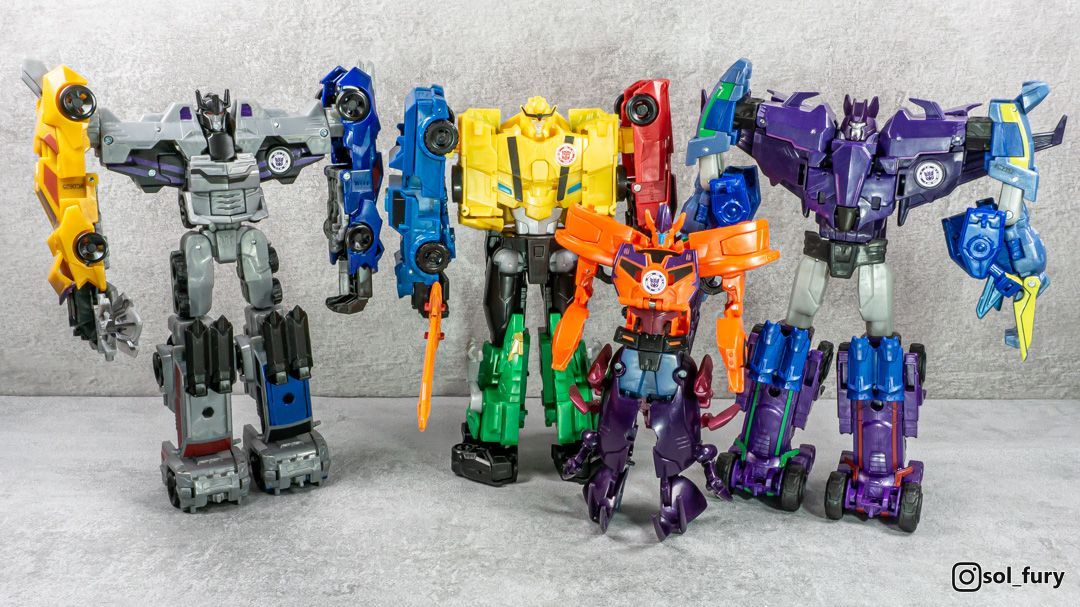 SolFury's tweet image. The final year of Robots in Disguise placed a major focus on combiners, which were simplistic gimmick toys. I'd love to see a couple of these get the Generations treatment one day.

#transformers 
#robotsindisguise #transformersrobotsindisguise