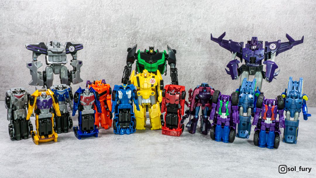 SolFury's tweet image. The final year of Robots in Disguise placed a major focus on combiners, which were simplistic gimmick toys. I'd love to see a couple of these get the Generations treatment one day.

#transformers 
#robotsindisguise #transformersrobotsindisguise