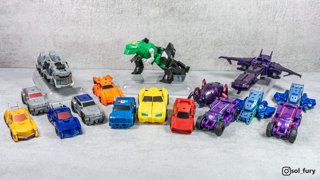 SolFury's tweet image. The final year of Robots in Disguise placed a major focus on combiners, which were simplistic gimmick toys. I'd love to see a couple of these get the Generations treatment one day.

#transformers 
#robotsindisguise #transformersrobotsindisguise