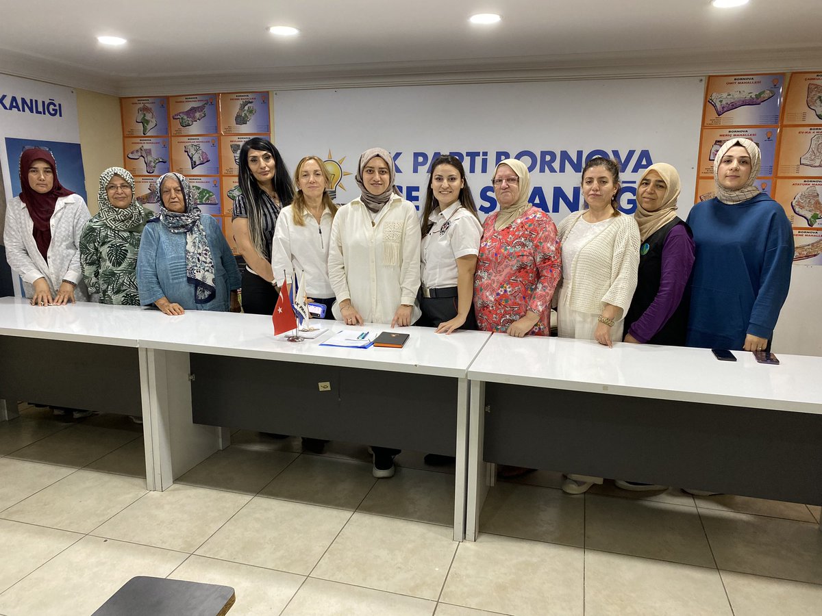 PartiBornova's tweet photo. İlçe Kadın Kolları Başkanımız @Zeynepolqun başkanlığında haftalık olağan yönetim kurulu toplantımızı icra ettik.Hayırlara vesile olsun inşallah.

@aysekesir @Bilalsaygili @EmelDalkirann https://t.co/j1OKwm7sOb