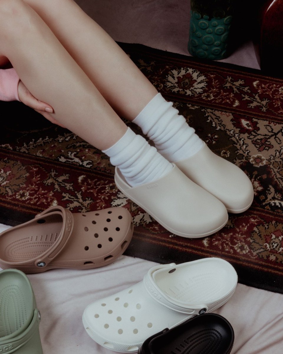 Shiekh's tweet image. Chillin' in Crocs all season long 🍂

Shop online, pick up in-store
ow.ly/nV4n50TEBXh

 #CrocsLife #CrocsLove #CrocsShoes #ShopInStore #OnlineShopping