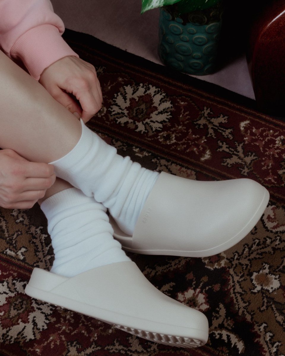 Shiekh's tweet image. Chillin' in Crocs all season long 🍂

Shop online, pick up in-store
ow.ly/nV4n50TEBXh

 #CrocsLife #CrocsLove #CrocsShoes #ShopInStore #OnlineShopping