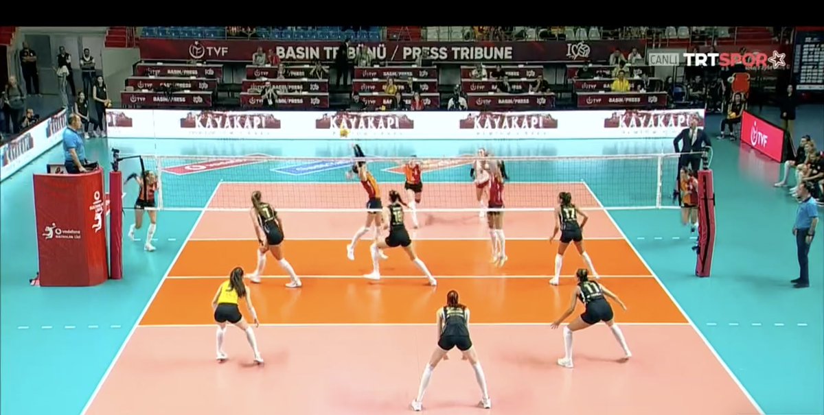 YakupDinler's tweet image. 2024 / 2025 Vodafone Sultanlar Ligi'nin açılış maçında @VakifBankSK karşısında çok üstün bir oyunla 3-0 galip gelen @GSVoleybol1905 Kadın Voleybol takımımızı yürekten kutlarım 💛❤️

Bu yıl da @Kayakapi Premium Caves - Cappadocia olarak Galatasaray Kadın Voleybol takımımızın…