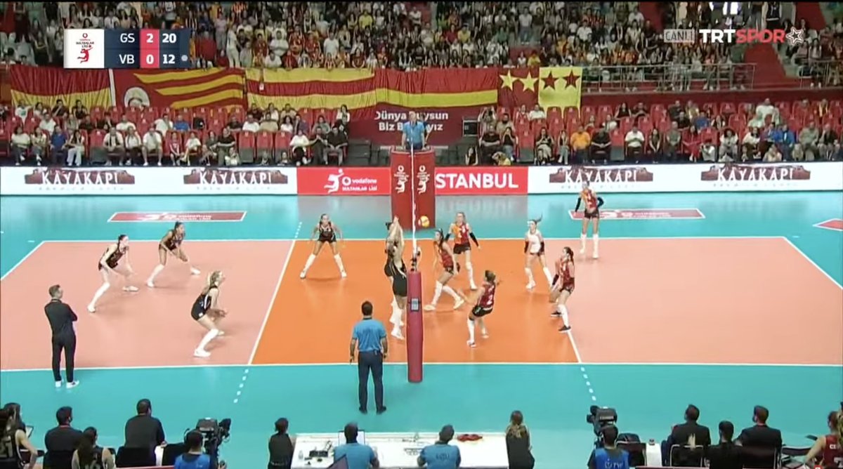 YakupDinler's tweet image. 2024 / 2025 Vodafone Sultanlar Ligi'nin açılış maçında @VakifBankSK karşısında çok üstün bir oyunla 3-0 galip gelen @GSVoleybol1905 Kadın Voleybol takımımızı yürekten kutlarım 💛❤️

Bu yıl da @Kayakapi Premium Caves - Cappadocia olarak Galatasaray Kadın Voleybol takımımızın…
