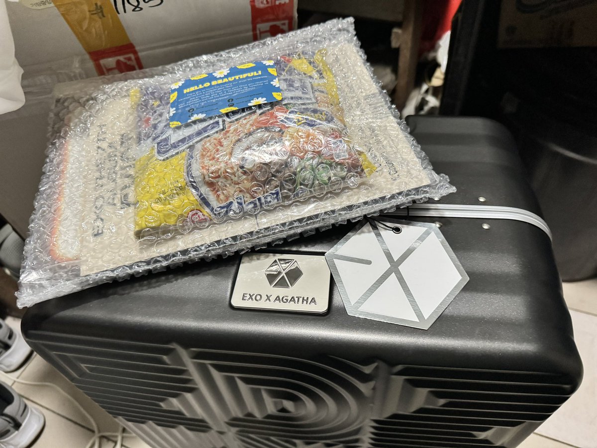 ennajen's tweet photo. Thank you for the freebies.. Super love them.. 💙🖤
#sdfeedbacks https://t.co/VPTN4jTkya