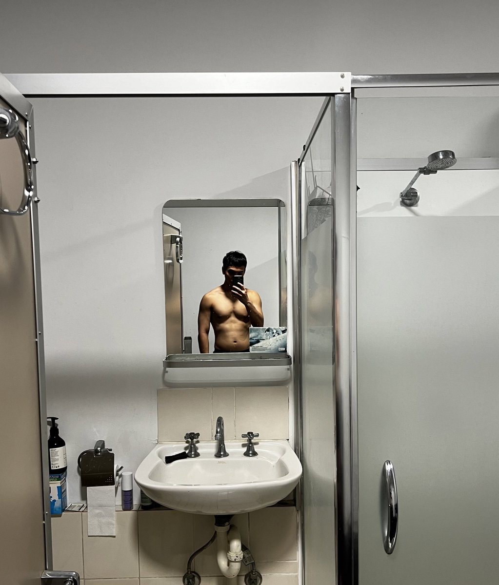 拉遠一點 才不會被發現變太胖