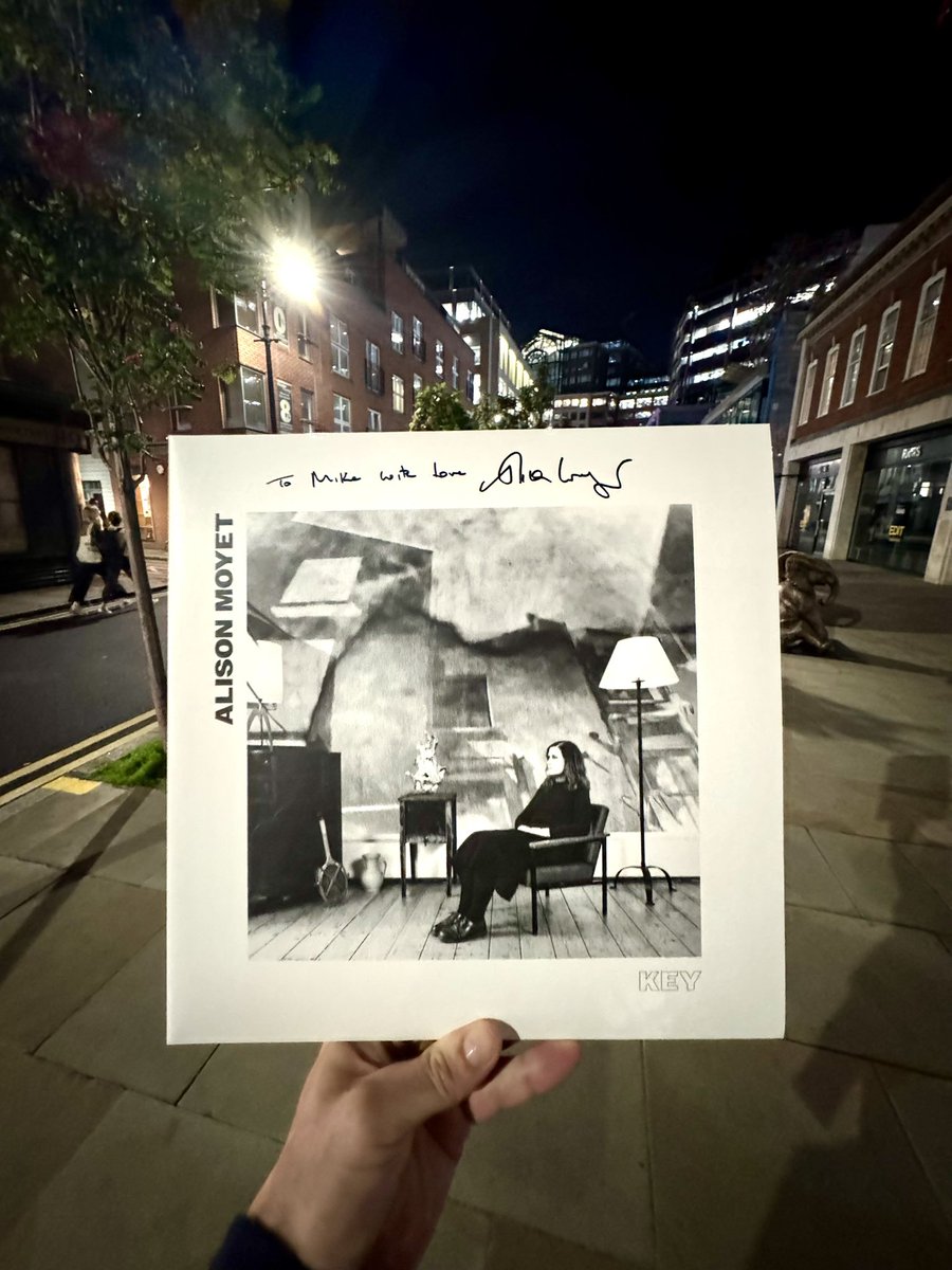 ‘Now something beautiful happens’. 🎤
The incomparable <a href="/AlisonMoyet/">Alison Moyet</a> 
#alisonmoyetkey