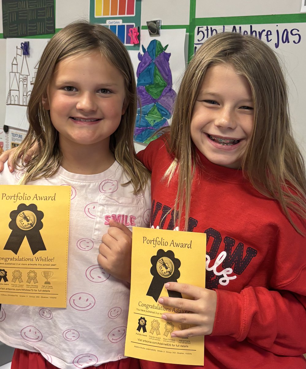 kpughstudio's tweet photo. Celebrating our amazing artists and the great choices with a choice day and portfolio awards ๐๐จ๐#CardinalsCreate #HumbleISDArtists #IgniteYourCreativity #AdventuresintheArtLab @VisualArtHumble @HumbleISD_WCE https://t.co/o4XRMCFpcn