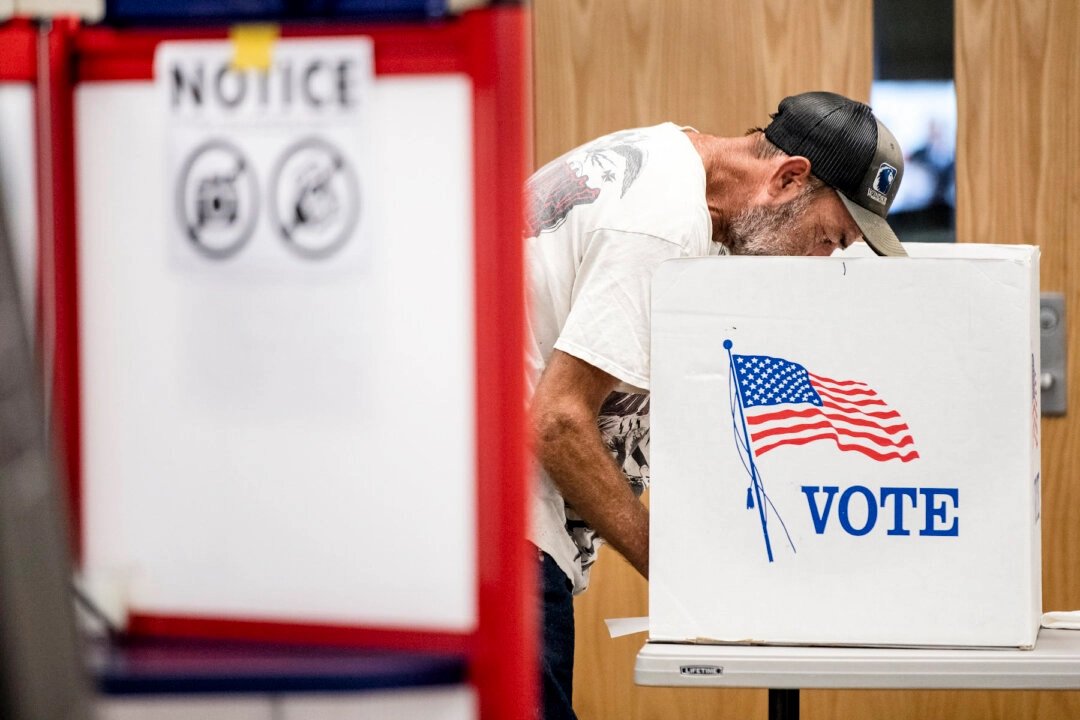 dark_web24's tweet image. 🌪️ Uncertainty looms over North Carolina's 2024 elections as Hurricane Helene impacts voting accessibility. Read the full article :  surl.li/pjgbub

#NCElections #HurricaneHelene #VotingImpact
#NorthCarolina #Election2024