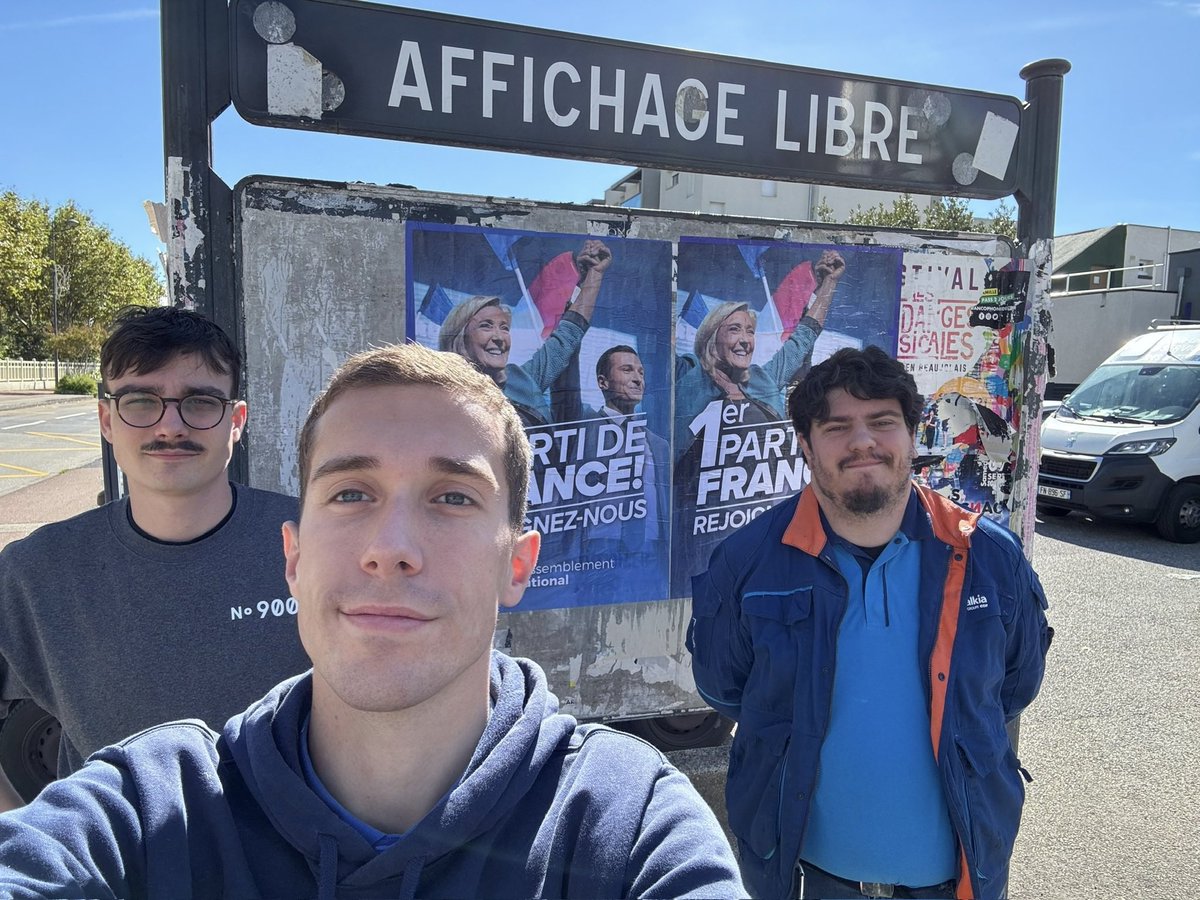 RN69_officiel's tweet photo. La mobilisation continue du côté de la 13ème circonscription du #Rhône avec notre députée @Tiffany_Joncour.🪣

Collage sur #Pusignan, #DécinesCharpieu #Jonage, #Chassieu ! 🇫🇷

#JusquaLaVictoire #RN1erPartideFrance https://t.co/0odRawajk9