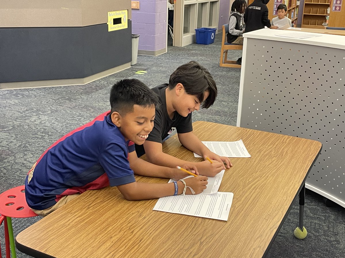 msmuddmedia's tweet image. 5th graders learned what a two-voice poem is and practiced writing one after reading about various Hispanic countries. Now they are more than ready to write a two-voice poem based on Esperanza Rising in ELA next week! #CCSLibraryMedia #HispanicHeritageMonth #PreTeaching