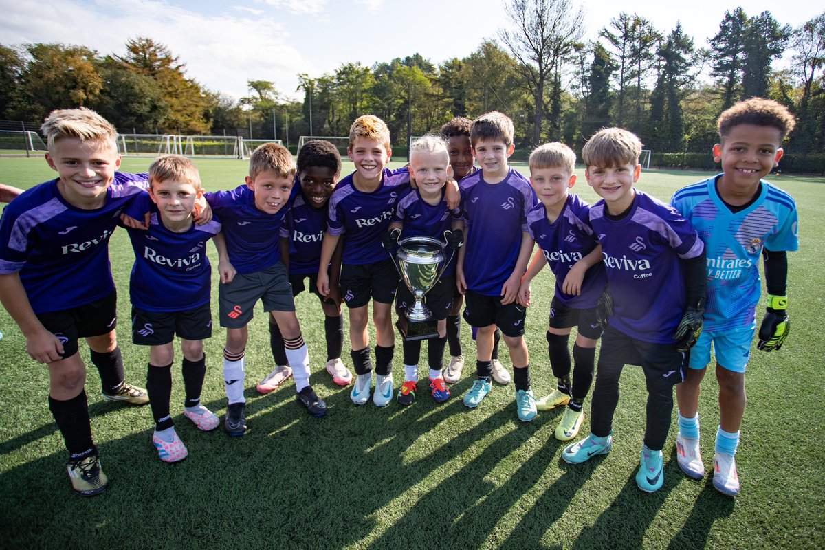 Our Foundation Phase players kicked off our Academy Matchday with a football festival at Landore. 🦢