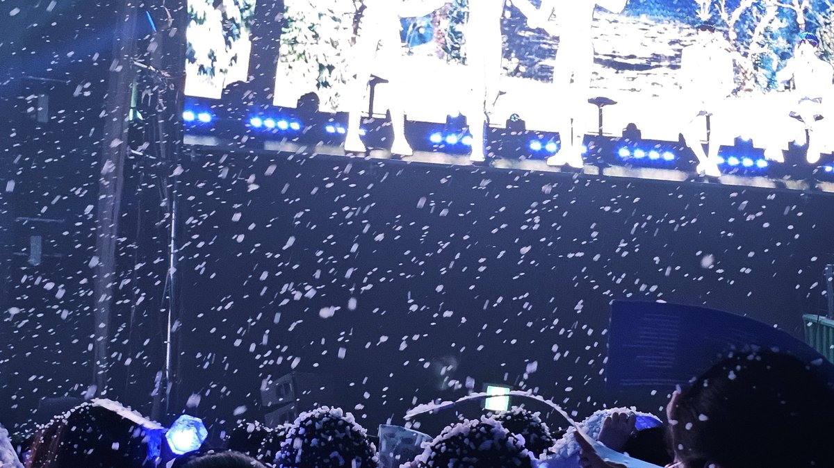 근데 F2 뒷열분들 조심하세욬ㅋㅋㄲㅋㅋㅋㅋㅋㅋㅋㅋ
메플리 때 눈이 그쪽에만 내림 영원히ㅋㅋㄲㅋㅋㅋㅋㅋ
우리 구역 사람들 그거 보고 너무 웃퍼서 공연 제대로 못 보고 ㄹㅇ다 웃고있었음