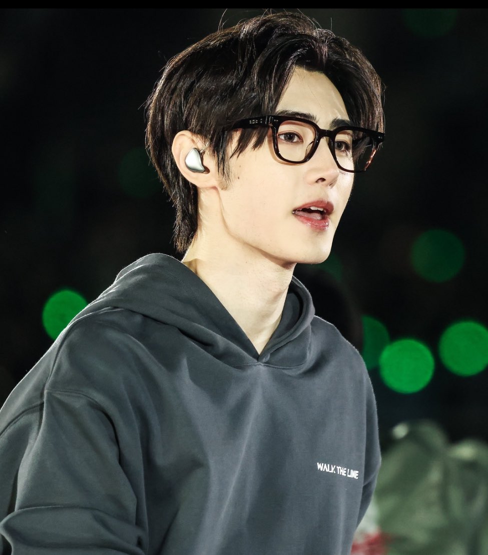 Sunghoon wearing at Walk The Line: GENTLE MONSTER Evan 01 glasses