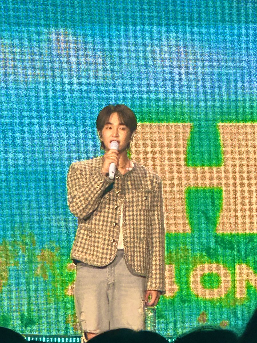 생각해보니까
전곡 핸드마이크였자나 ㅠㅜ
 #ONEW_Hola