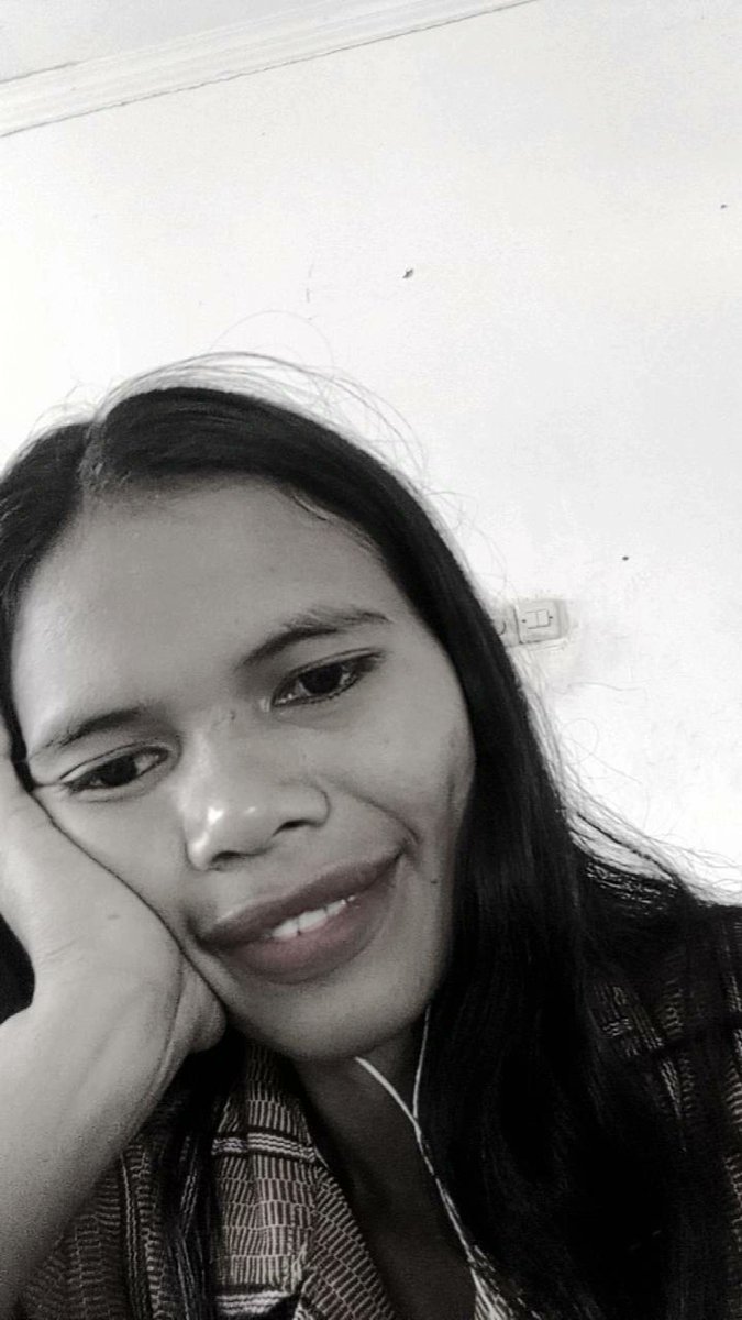 Tetaplah menjadi perempuan hebat yang selalu mendukung pembangunan negeri ini.
Teruslah bersinar selayaknya memtari pagi yang selalu menyejukkan. 
Dan pada akhirnya teruslah bersinar Tanpa harus meredupkan sinar orang lain.

Senja_Kelabu