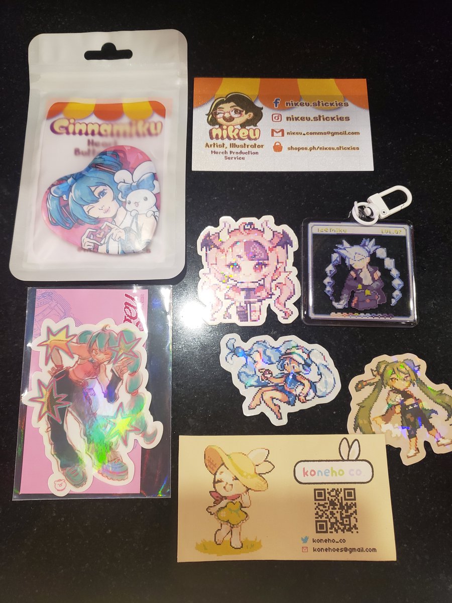 spacedpanini's tweet photo. #PotAHalloween  haul! I lost my Ironmouse/Connor a5 print i bought because i was silly and ddnt notice but I still am thankful to experience the con with a friend! Look at all my Mikus!

(If someone has found my print, please please please message me xD) https://t.co/vPfzzURxFG