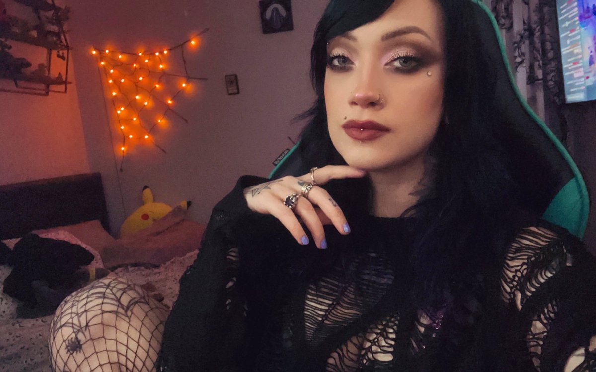VioletReignCB's tweet photo. Haiiii! It’s been a bit. Life has been wild. I miss y’all. How is everyone? https://t.co/7bRIdaQK6t
