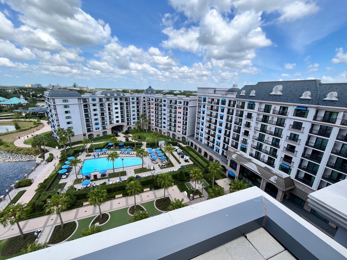 MouseMornings's tweet image. Breakfast and the views from Topolino’s 👀 ☀️