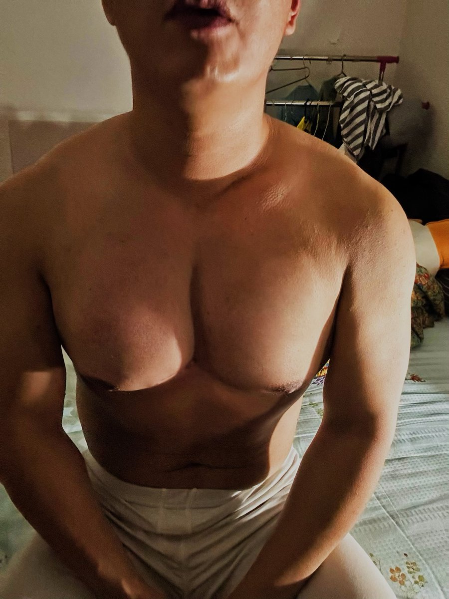 做完爱，乳房就一直这样胀胀地充血，他说你乳房太敏感了，