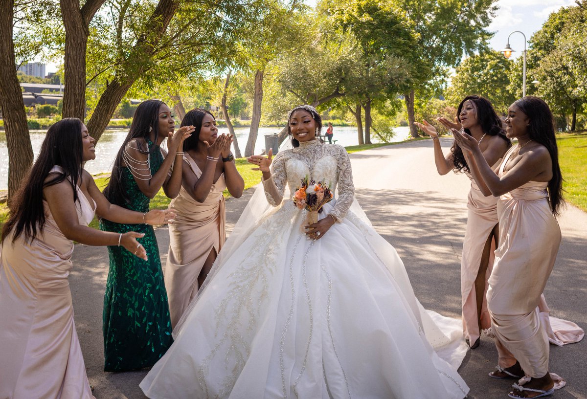 maclexyiii's tweet photo. The Bride and her Bridesmaids

photographed by yours truly https://t.co/gZc18U1Hcm