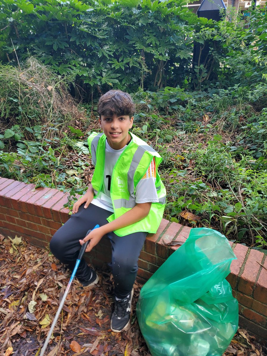 LKickers's tweet photo. Spotted a really grim part of town yesterday, so it was perfect timing to join today's litter pick with @TandM_Greens in #Tonbridge town centre - great work everyone!! https://t.co/dz6UnfyyOD